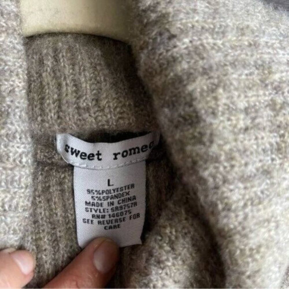 Sweet Romeo Abstract Rib Turtleneck Tunic Sweater Size L - Picture 8 of 8